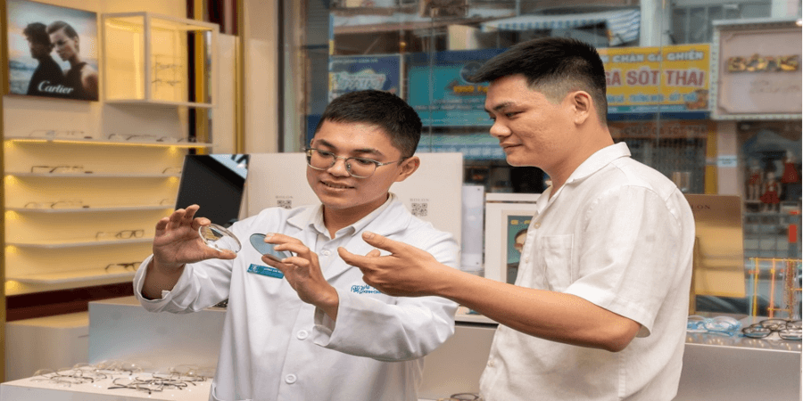 mắt kính nhựa có tốt không